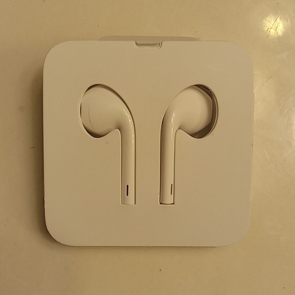 APPLE Stock earbude.NIB.white in original case!iPhone Only. - Picture 6 of 6
